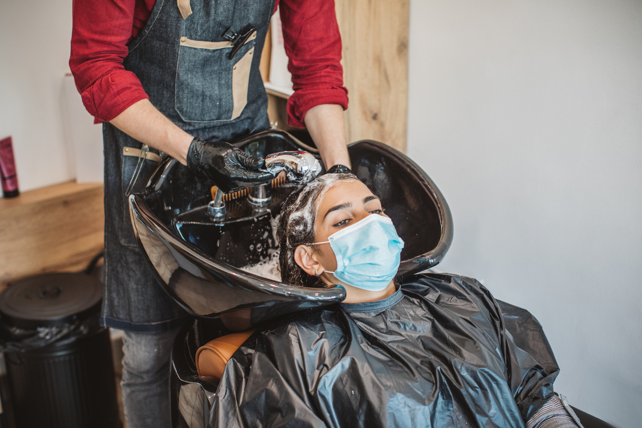 Boas práticas de higiene das ferramentas do cabeleireiro - Bellkey  Professional